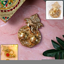 Tilak Holder
